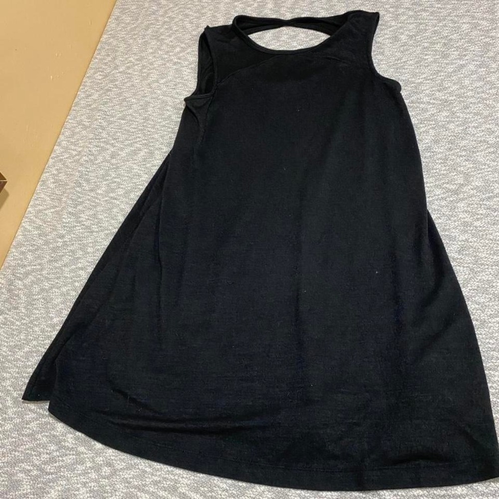 Gap black short dress with cut out back Size L. SKU922